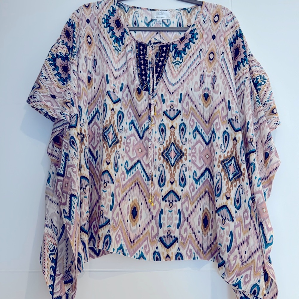 Jade by Johnny Was size top. Small, 100% silk, ikat pattern
Style L14320-2